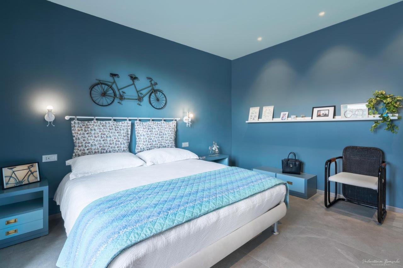 Draisina Bike Apartments Due Oleggio Castello Bagian luar foto