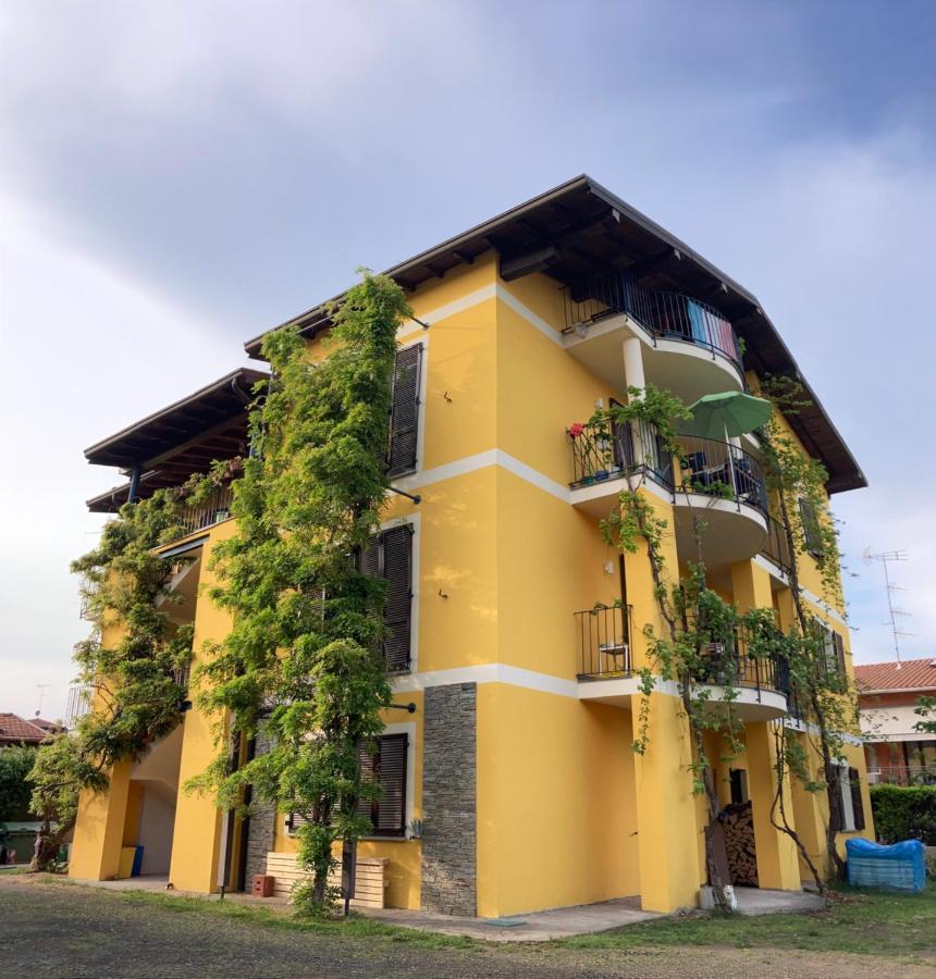 Draisina Bike Apartments Due Oleggio Castello Bagian luar foto